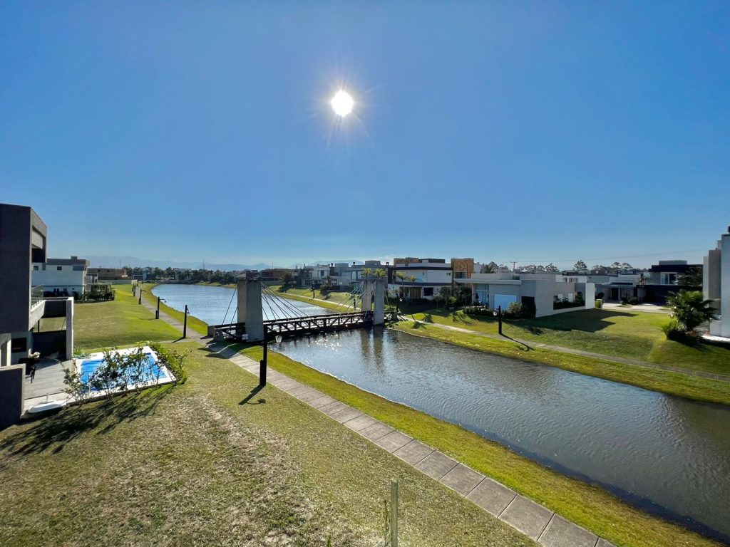 Sobrado Beira Lago no Condomínio Capão Ilhas Resort