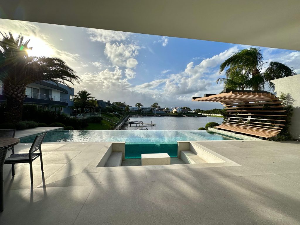 MANSÃO À VENDA  COM VISTA INCRÍVEL  CONDOMÍNIO VELAS DA MARINA