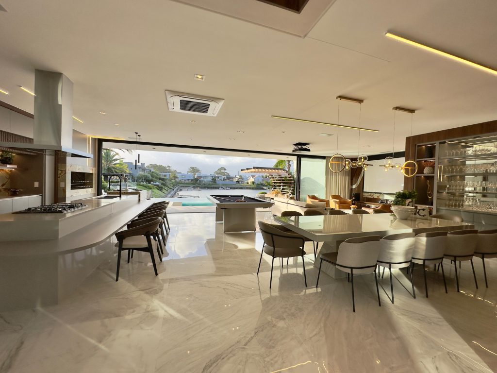 MANSÃO À VENDA  COM VISTA INCRÍVEL  CONDOMÍNIO VELAS DA MARINA