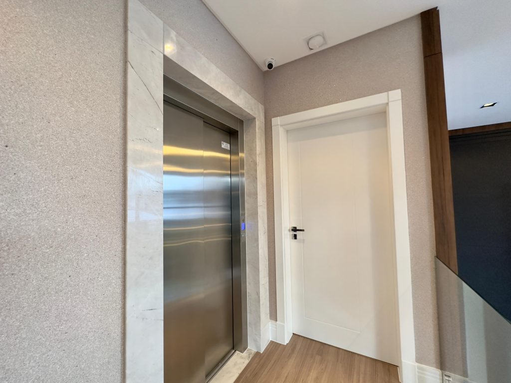 MANSÃO À VENDA  COM VISTA INCRÍVEL  CONDOMÍNIO VELAS DA MARINA