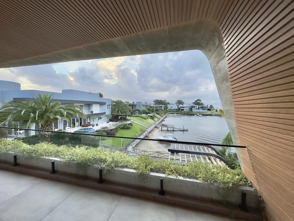 MANSÃO À VENDA  COM VISTA INCRÍVEL  CONDOMÍNIO VELAS DA MARINA