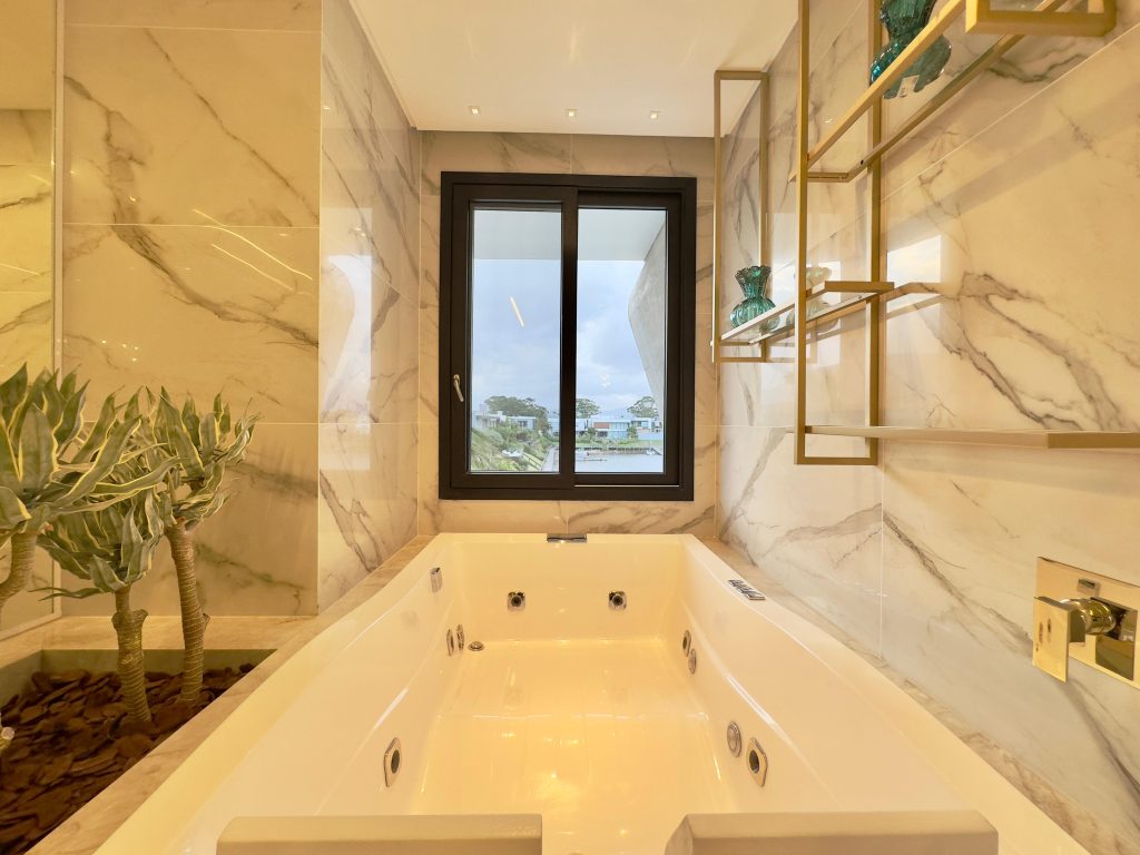 MANSÃO À VENDA  COM VISTA INCRÍVEL  CONDOMÍNIO VELAS DA MARINA